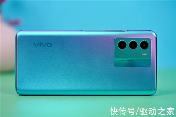 cpu|120Hz高刷+5000大电池 vivo T1电光青图赏