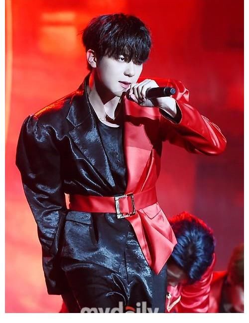 meg「MD PHOTO」 韓國新人男團OMEGA X出道專輯發(fā)布會