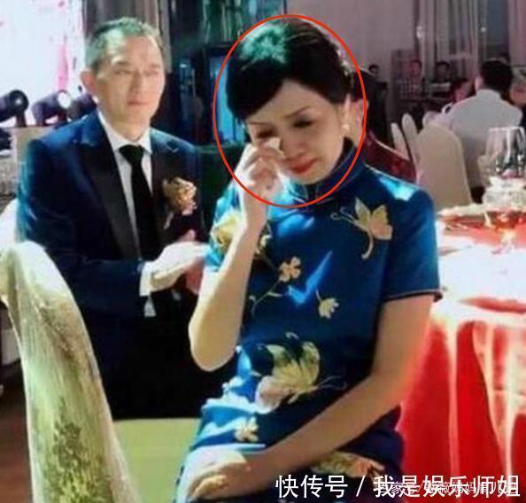 丈母娘|“超年轻丈母娘”走红,在婚宴上哭得梨花带雨,网友直言羡慕了