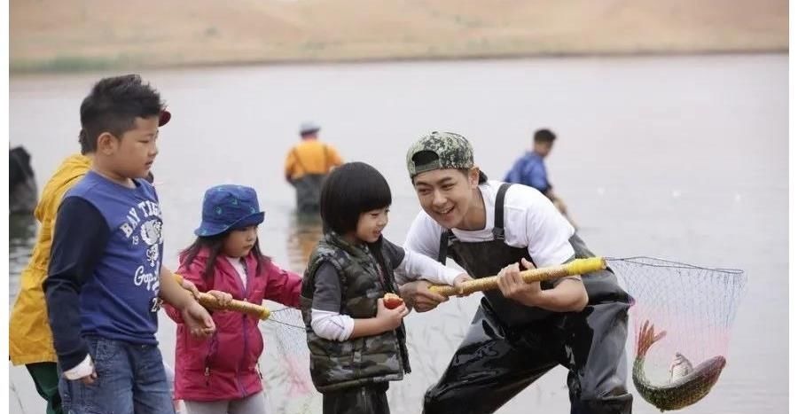 第一季爸爸去哪儿8年过去了，小演员都长大了，你还能认出来吗？