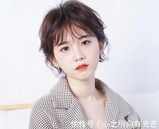 lily|小个子女生别留“黑长直”，今年最流行的4种短发，既显高又瘦脸！