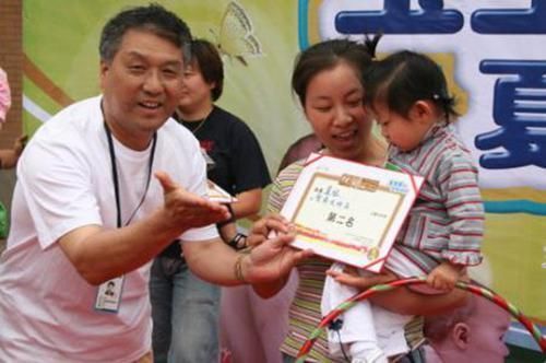 补课|家里一面墙贴满了娃的奖状,妈妈却开心不起来,是我也高兴不了