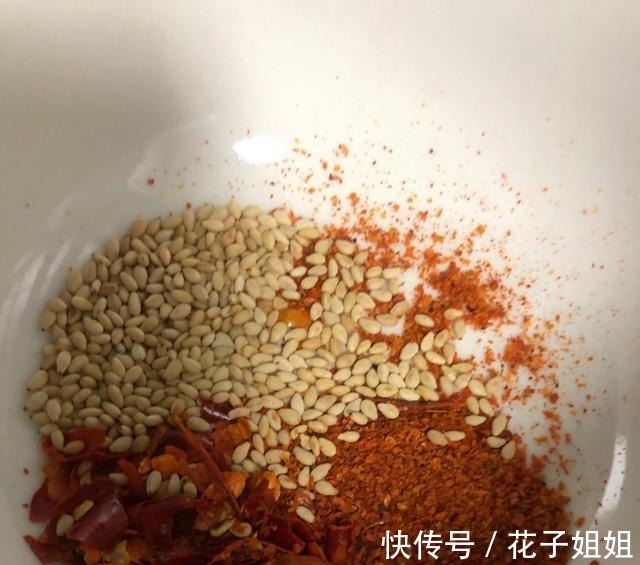 芝麻酱|这样做豆腐，比肉还好吃，真的不了解一下吗！