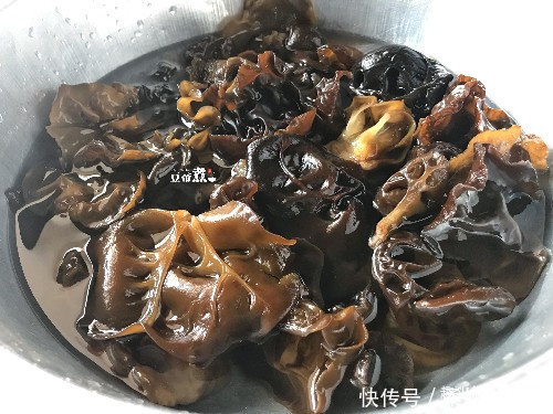 黑木耳|炒个木耳，噼噼啪啪响，锅要炸了一样，只需一个小窍门，就能解决