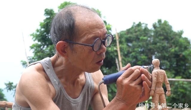 亚古兽|72岁爷爷自制“暴龙兽”手办,看手就知道,这位大佬不一般