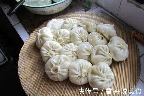 包子铺的师傅蒸包子时,注意好3点,不然包子不松软,还露馅!