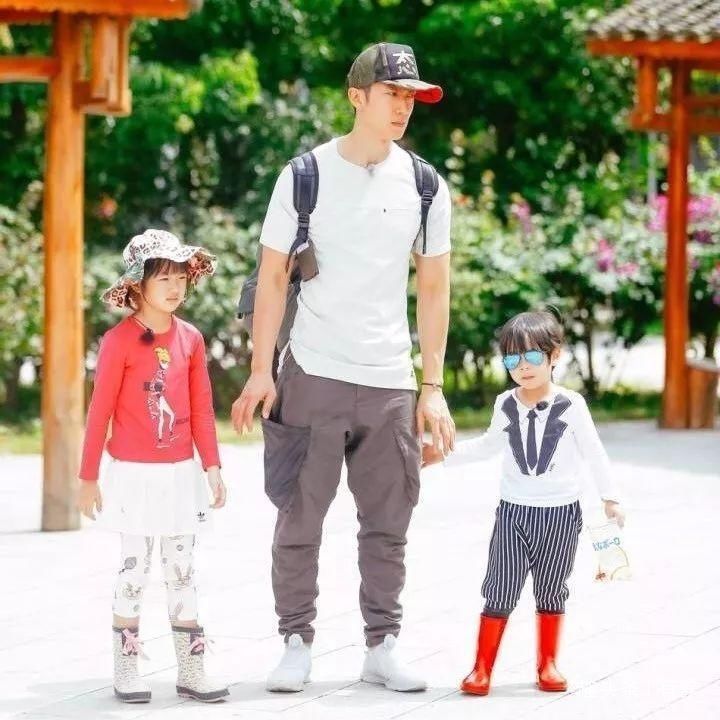 吴尊对孩子的温柔耐心以及用心陪伴,值得所有二胎家庭借鉴