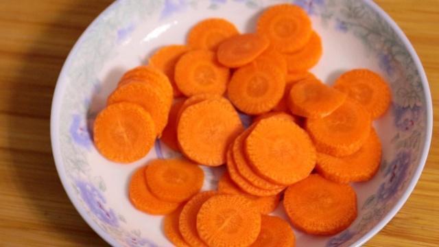 蒜苔最好吃的做法，酸脆可口，每次吃都不够，比肉还好吃