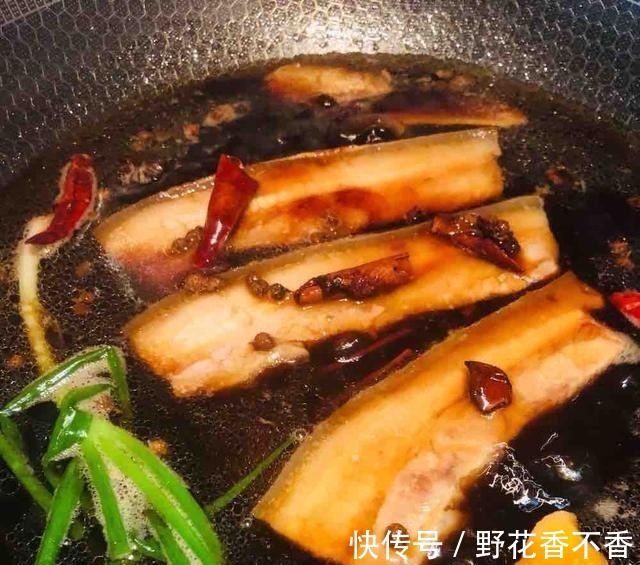 从冰箱拿出的冻肉,千万别加水泡,教你一妙招,吃起来跟鲜肉一样