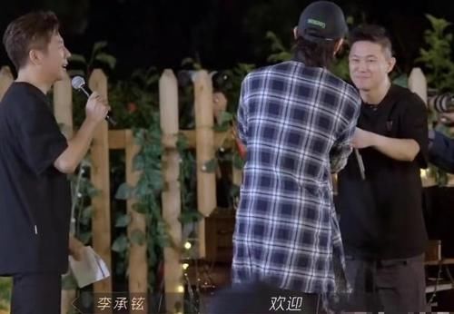 张淇|马赛克尊的“牺牲”,是《哥哥》给这位39岁歌手最体面的尊重