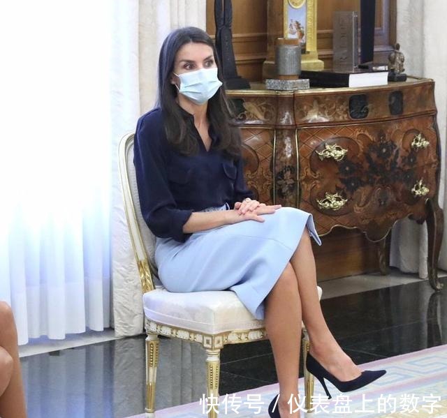 铅笔裙 西班牙王后、瑞典王妃和丹麦王妃看中同一条铅笔裙,搭配方式各异