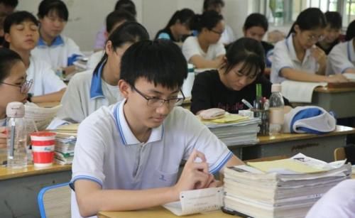 衡水式作息引热议，寒假学习计划让人感到压抑，学习应当劳逸结合