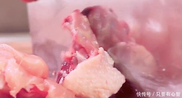 把准备好|板栗焖鸡的好吃做法,鲜香肉嫩,营养美味,孩子爱吃的家常菜