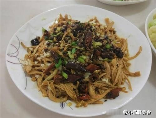 麻辣鸡丝|周末自制解馋小零食，麻辣鲜香，追剧嘴巴吃不停，多吃不怕胖