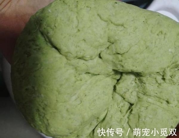 包饺子和面，加盐是大错！换成这个，不用沾手，饺子不破皮更营养