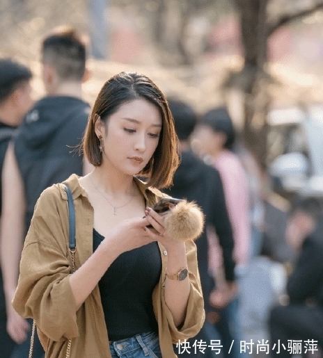 短发女孩|短发的气质女孩，耳坠让她更迷人，不愧是都市丽人