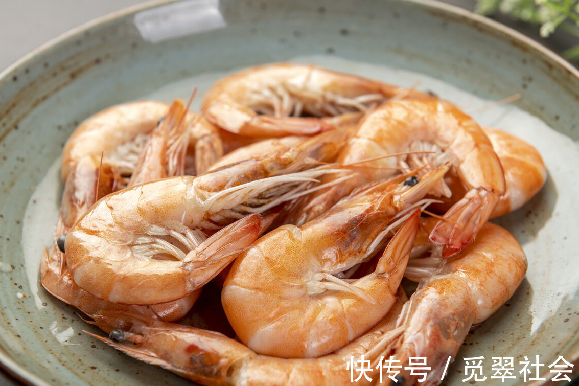 鲜虾|鲜虾，别再用水煮或上锅蒸了，沿海人民教你一招，大虾鲜味不流失