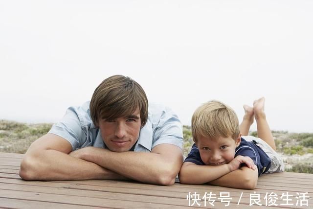 家长|没事翻开孩子的书包,里面的东西让父母哭笑不得,你能忍到第几张