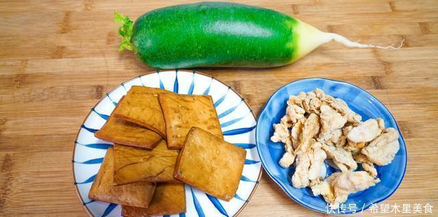 水果萝卜|萝卜这样做,我家三天两头做着吃,好吃下饭,一顿一大盘不够吃