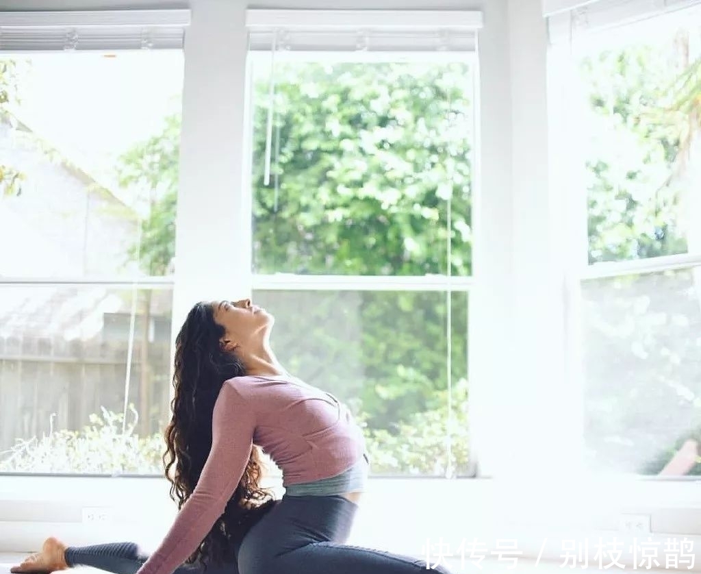 护肤品|每天瑜伽1小时，胜过千元护肤品！