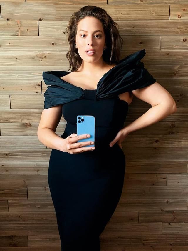 微胖|真给微胖女孩争气180斤超模亮相街头,穿衣自信大胆秀腰身