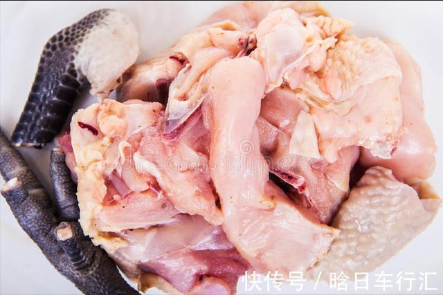 腥味|炖鸡肉，不能直接焯水，还需多做1步，鸡肉鲜香嫩滑，没腥味