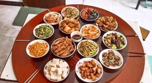 丈母娘家|初三“回门”,小舅子媳妇做了14道菜,媳妇都是现成的没炒啥