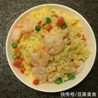 虾仁炒饭这样做，隔壁小孩都馋哭了