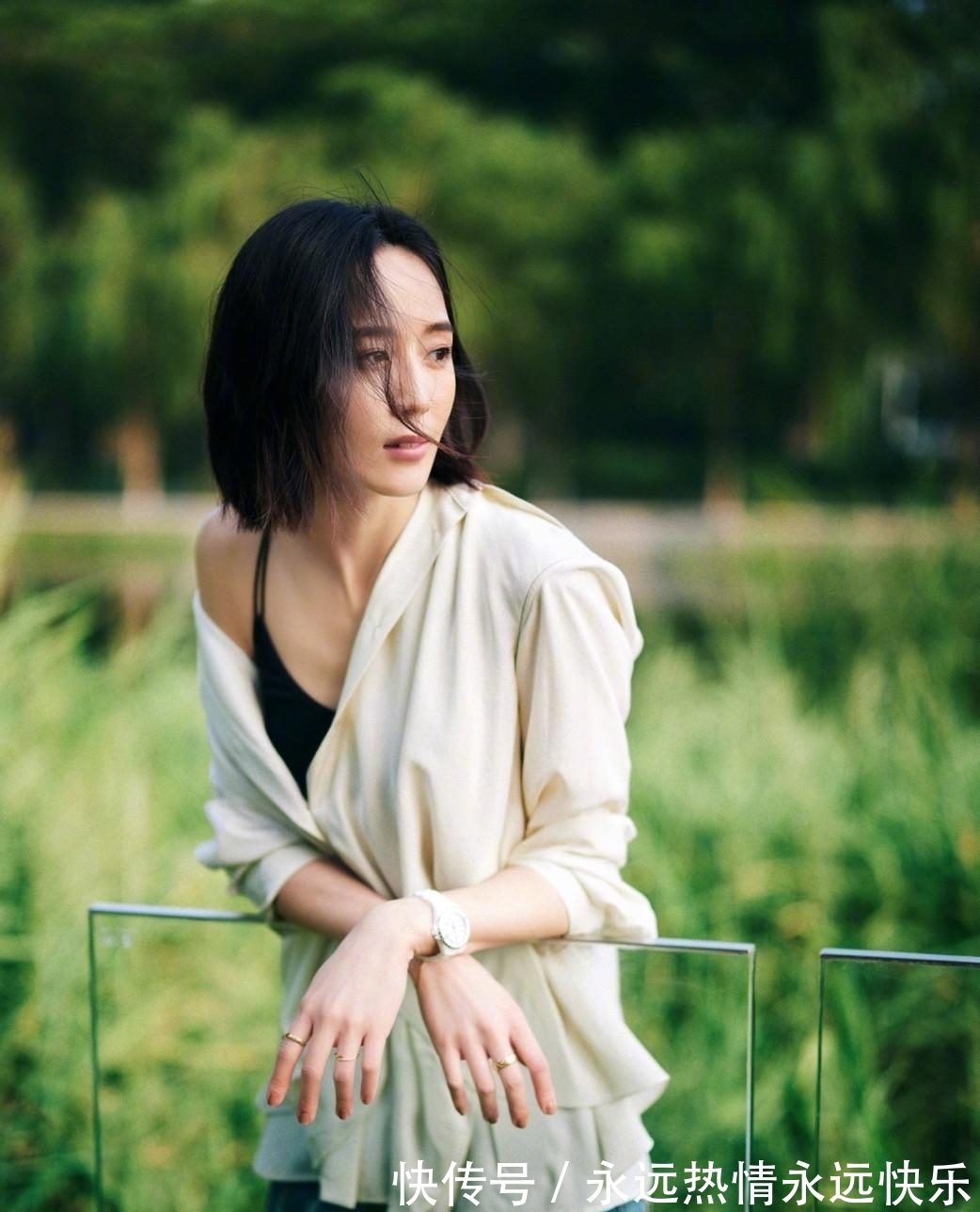 简约风|高学历果然不一样,张钧甯一身简约风打扮,配短发知性有气质