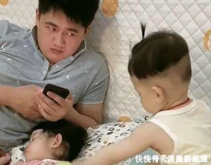 眼神|奶爸“重女轻男”走红,实力演绎儿子和女儿的区别,眼神太犀利!