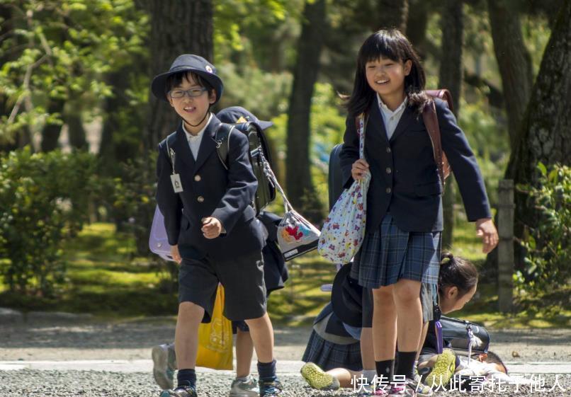 路程|“娃上学，我一天接送8趟”，专家接送孩子，是毁掉孩子的毒药