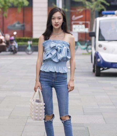 厉害|厉害了,那么紧的牛仔裤也要硬往里面塞,网友尴尬癌都犯了