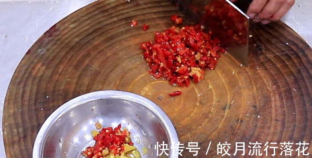 鲜嫩|厨师长做的剁椒鱼块真地道，原来腌制很重要，鲜嫩可口，香辣下饭！