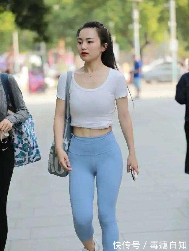 穿搭","m":"9495fb3244cbf36c441606fb9633712161290f46","nlabel":"stat_2890924627:zm.news.so.com:5paw5paw5L+K6b6Z,pageType_zmt,glevel_3","ntag":"tfashion;sfashion_时尚;kfashion_1:穿搭;kfashion_1:打底裤;cfashion_P:时尚:针织毛