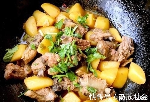 白心土豆和黄心土豆,营养上有区别吗?告诉你日常炒菜,选哪一种