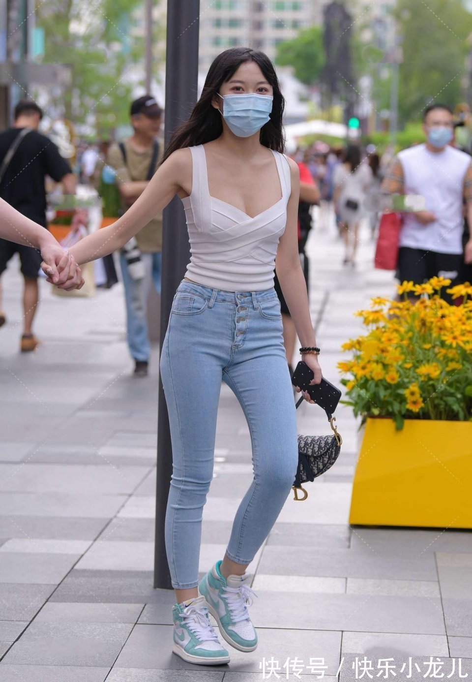 抗过敏性|越看越有味道的辣妈,身材干瘦不显胖,越看越有富贵阔太味