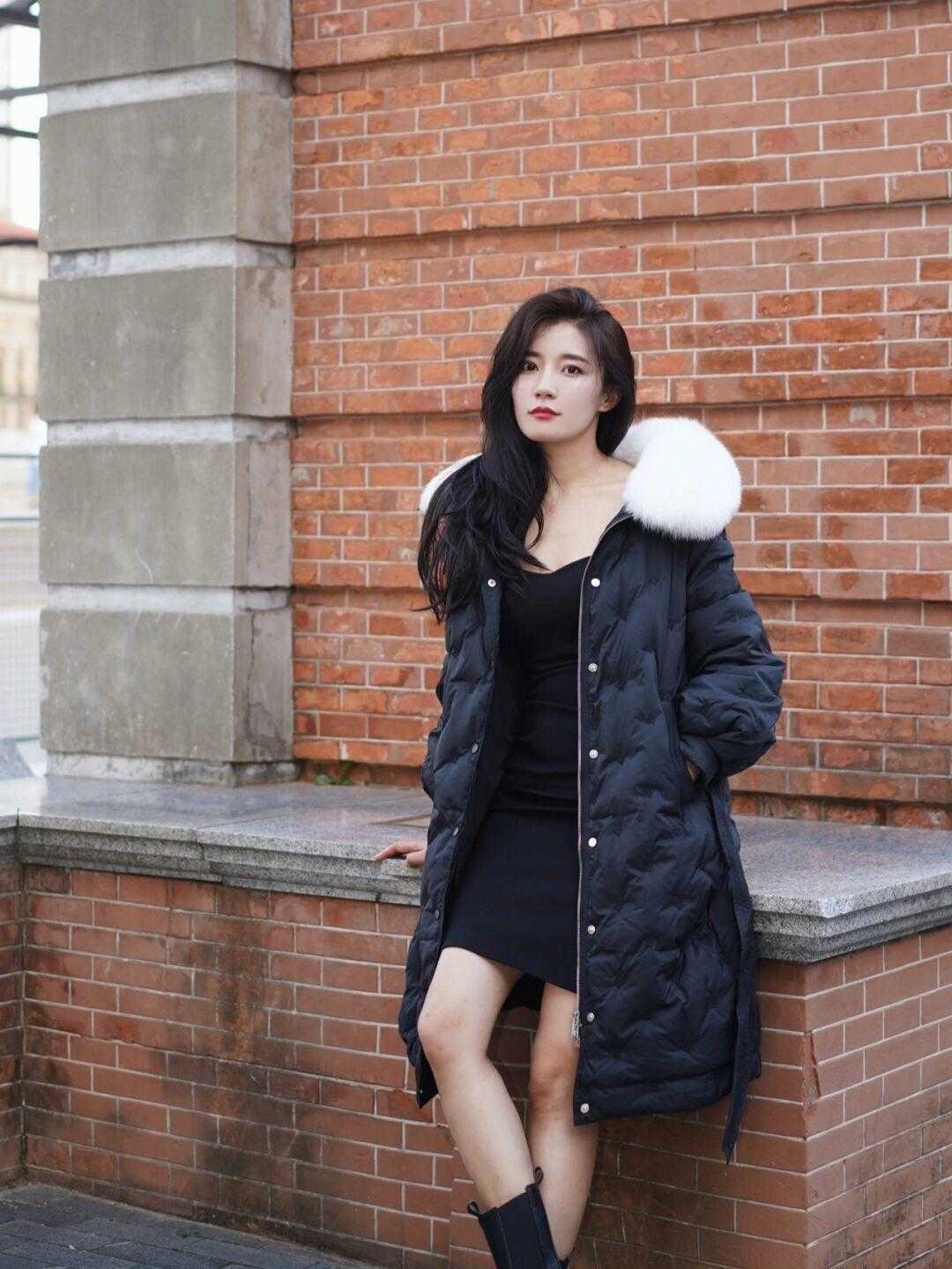 羽绒服|又被“黑色羽绒服”惊艳到,款式简单却很显气质,你有了吗?