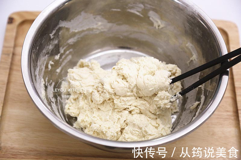 烙饼干硬那是方法不对,试试这种,用凉水和面,照样软软的