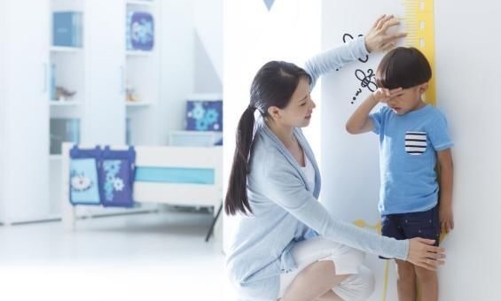 脾胃|7岁孩子出现积食,家长发现3处端倪,调理后身高135cm