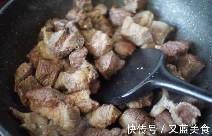 生姜片|炖牛肉，第一步常有人做错，难怪牛肉腥味重不好吃！分享正确做法