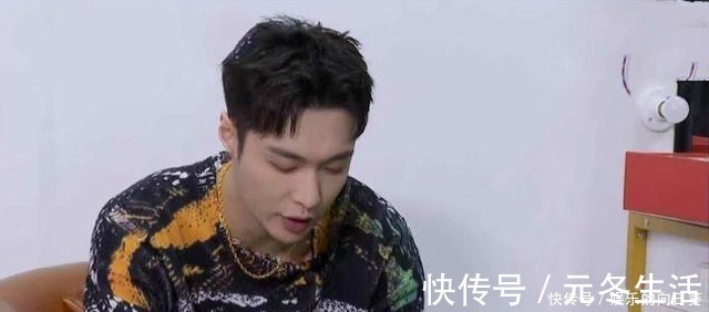 我們的歌|張藝興探班《我們的歌》，所帶禮物數(shù)量引熱議，情商高低一目了然