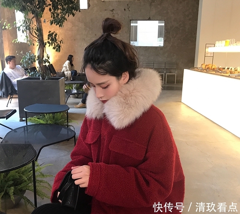 建议大家!穿羊羔毛不要配阔腿裤,土!今冬流行这么穿,超减龄