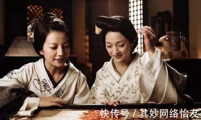 女鬼图&清朝画师画了幅女鬼图,放大后看她在干啥?网友称不敢细看