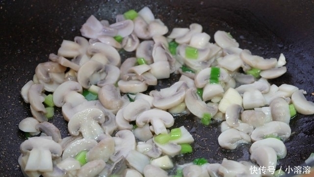 生抽酱油|口蘑这个做法好,简单易学的快手家常菜,清爽鲜嫩,热量低不怕胖