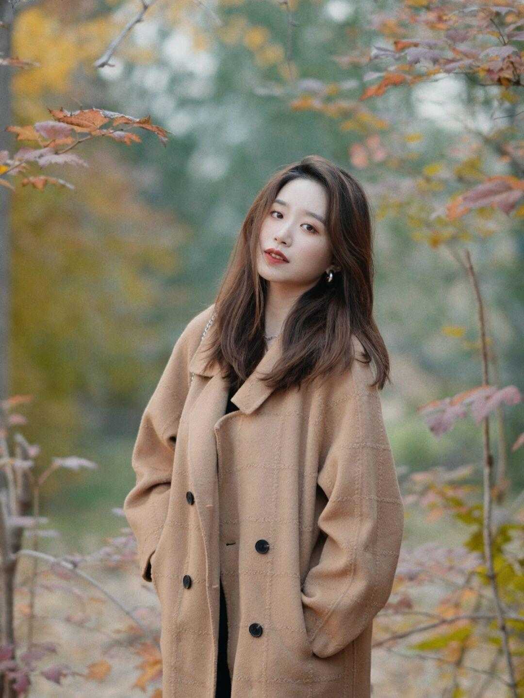 毛衣|冬色的大衣搭配，就该有森林的气息