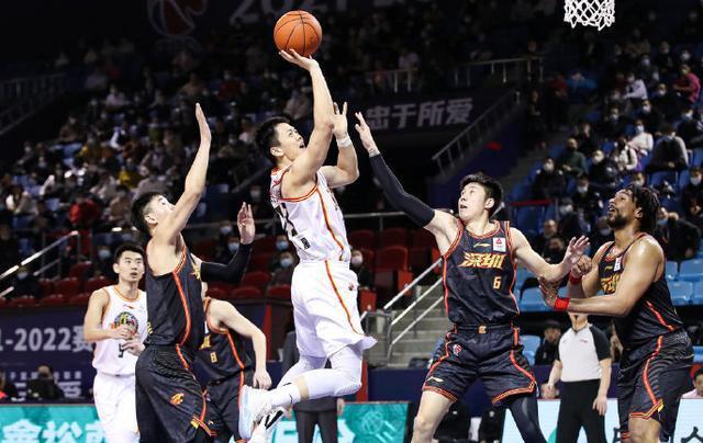 容子峰|0.1秒绝杀!CBA黑马轰然倒下,萨林杰17+17,对手像夺冠一样庆祝