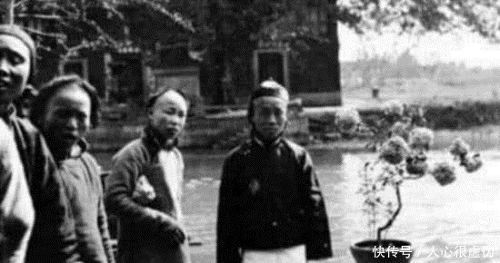 流油|晚期真实的老照片八旗子弟非常瘦弱,富家子弟肥得流油!