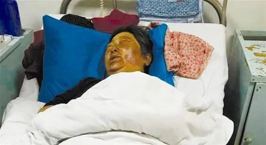 妈，别摘野菜了！一男子吃“毒菜”后硬挺，结果…