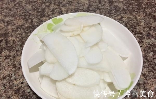 萝卜和它天生一对,谁家都有,好几年也吃不腻,初春就得这样吃!