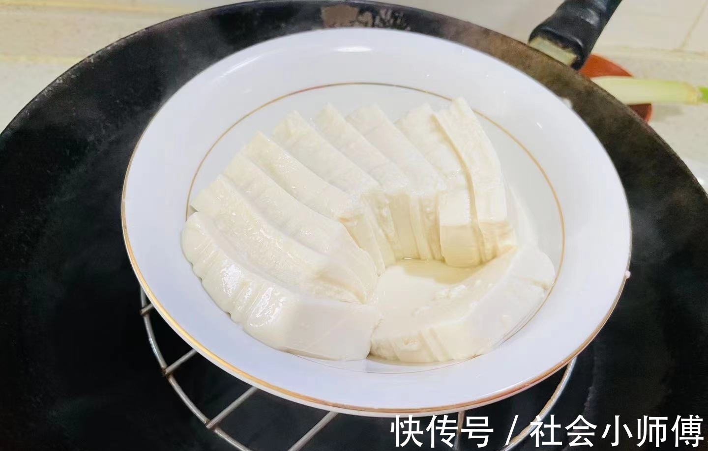 豆腐|不知道早餐吃什么好?教你做懒人版豆腐脑,简单3步,细腻好吃